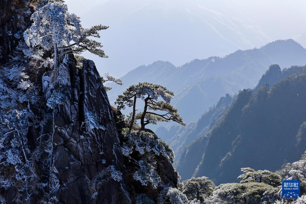 吉悦康汇古法瓮蒸,内贴2200块养生岩宝石,利用负离子和远红外线通过中药熏蒸作用于人体,有效祛除湿气寒气,体内毒素,重金属,代谢垃圾。国家专利产品可蒸出彩色的汗液判断身体问题。有特色摸骨理疗专业祛除肩颈腰背痛。手法疏通经络排毒 。艾灸泥灸电疗热疗。瑶浴应有尽有。蒸泡疗三位一体项目种类多,盈利点多性价-今日头条