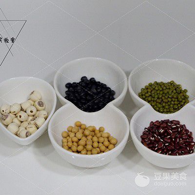 养生五谷排骨锅 冬天就要吃火锅，摸骨养生暖身心